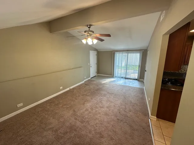 $2,000 | 3 East Oltendorf Road, Streamwood, IL 60107