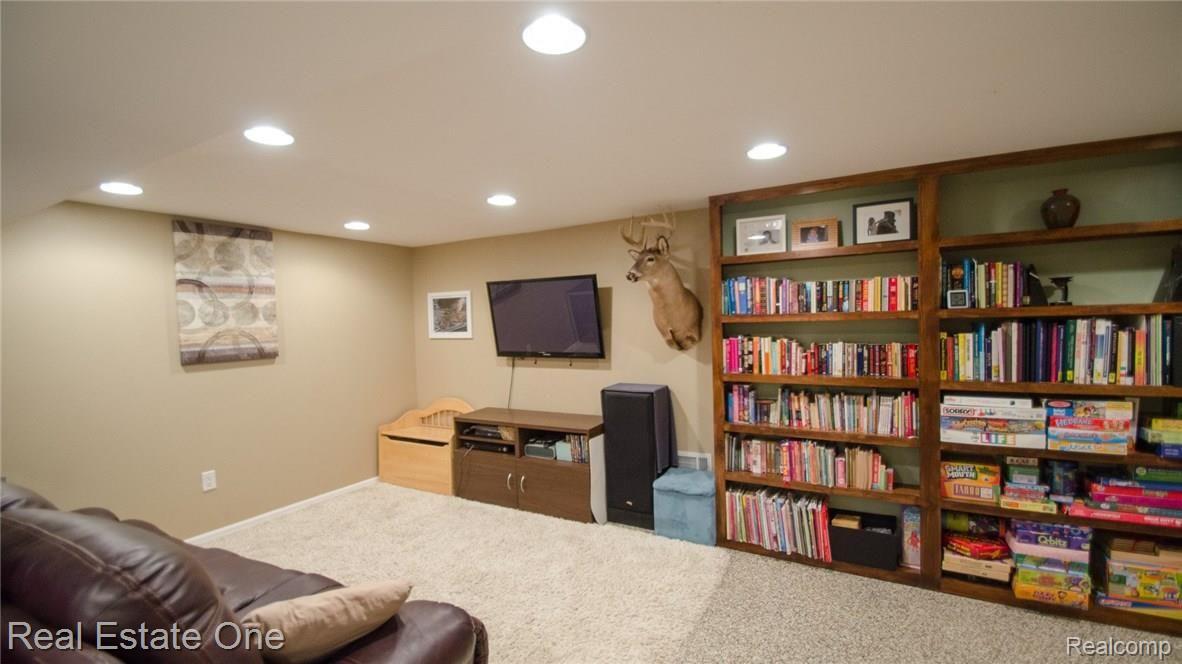 43582 Stuart Court Canton, MI 48187 - Photo 27 of 41 32_28.jpg