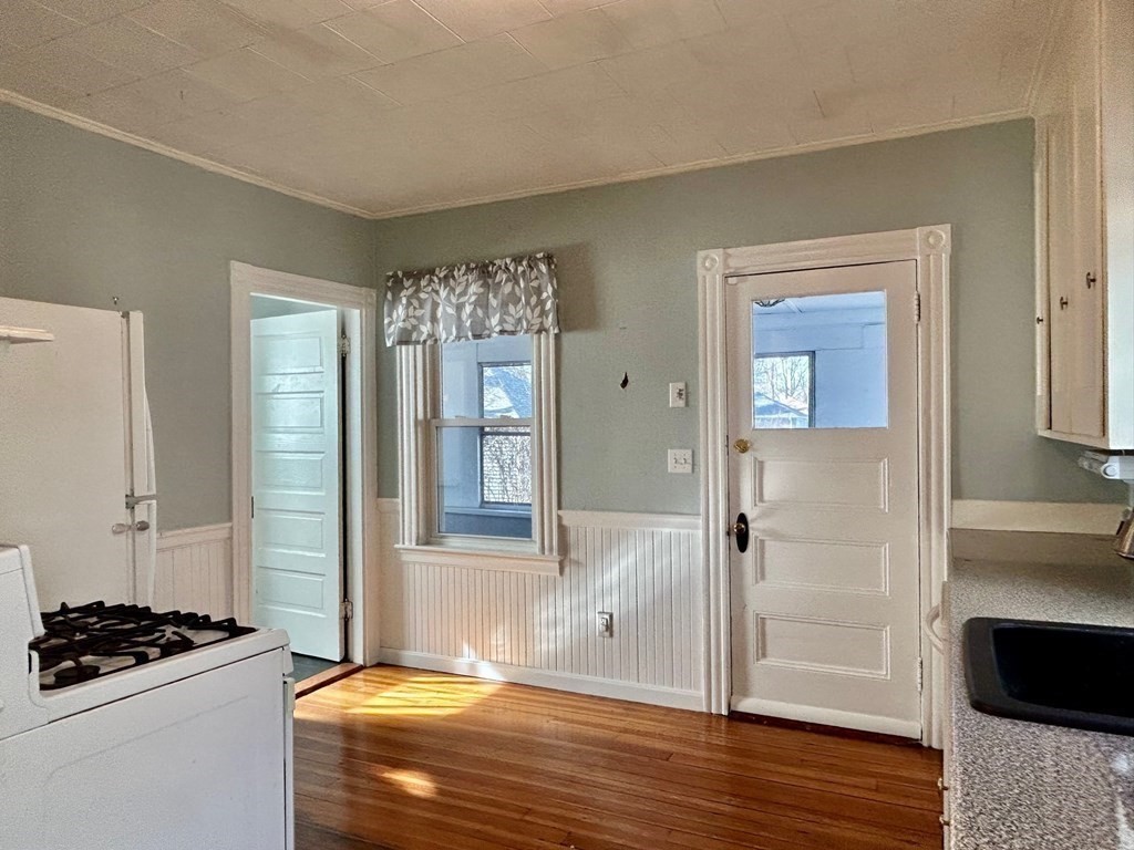81 Parmenter Road Waltham, MA 02453 - Photo 11 of 19