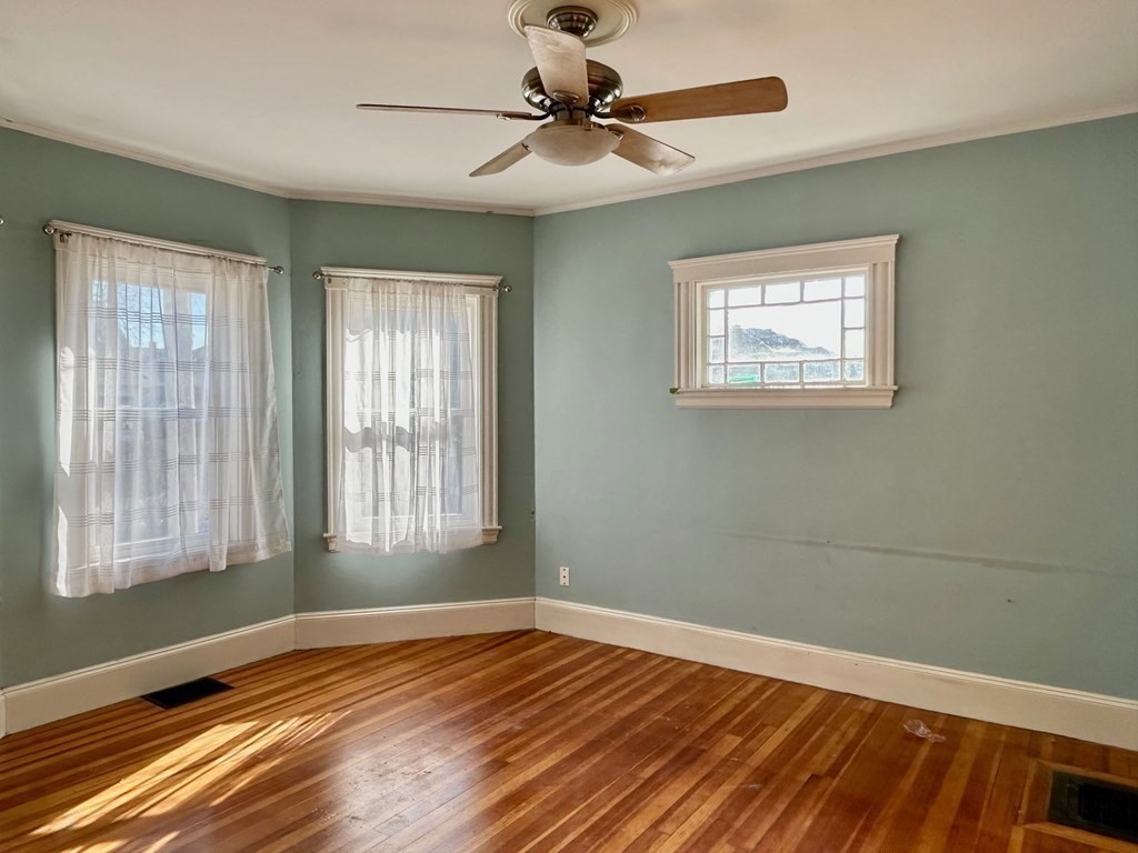 81 Parmenter Road Waltham, MA 02453 - Photo 4 of 19