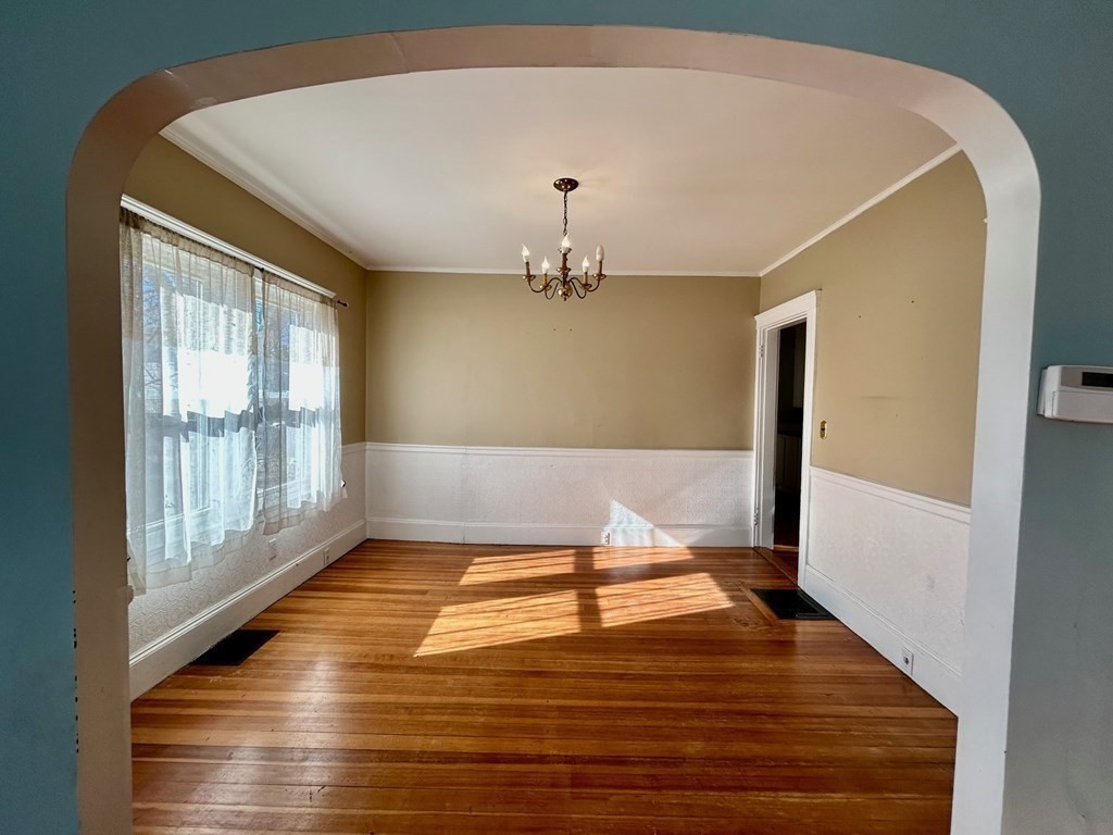 81 Parmenter Road Waltham, MA 02453 - Photo 5 of 19