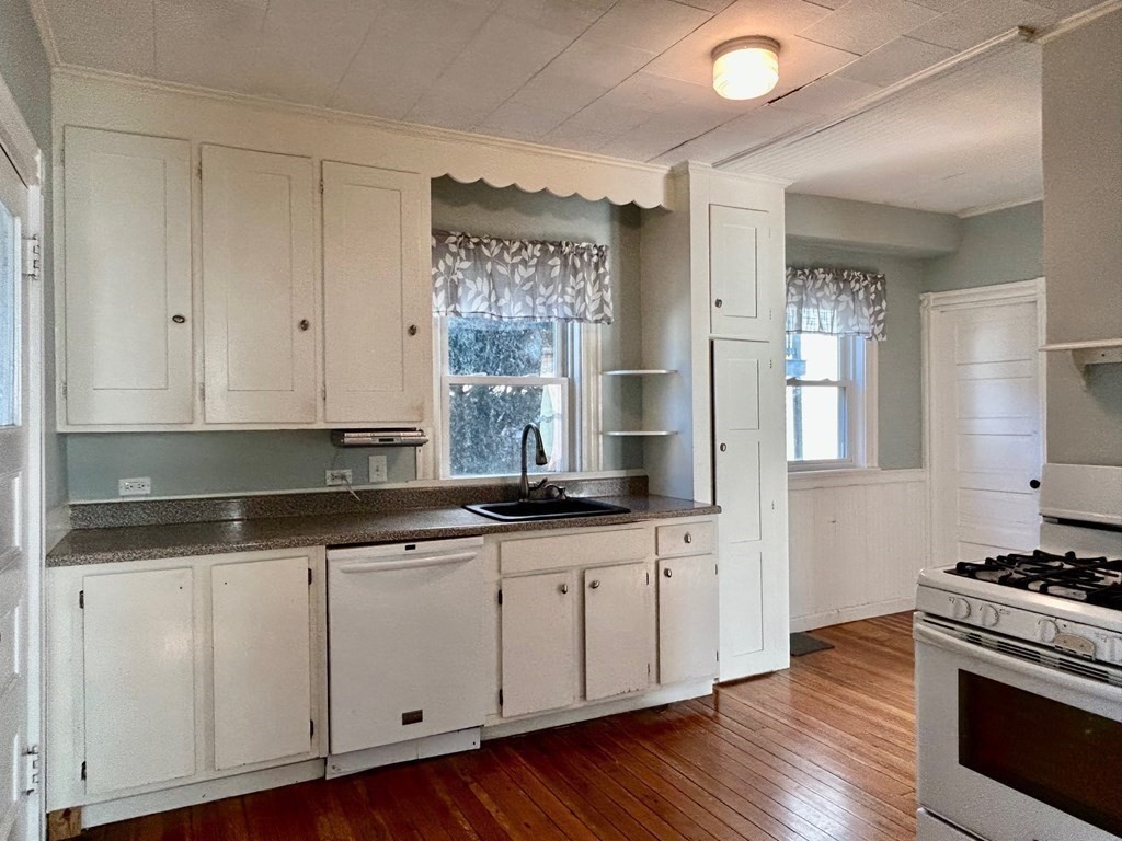 81 Parmenter Road Waltham, MA 02453 - Photo 9 of 19