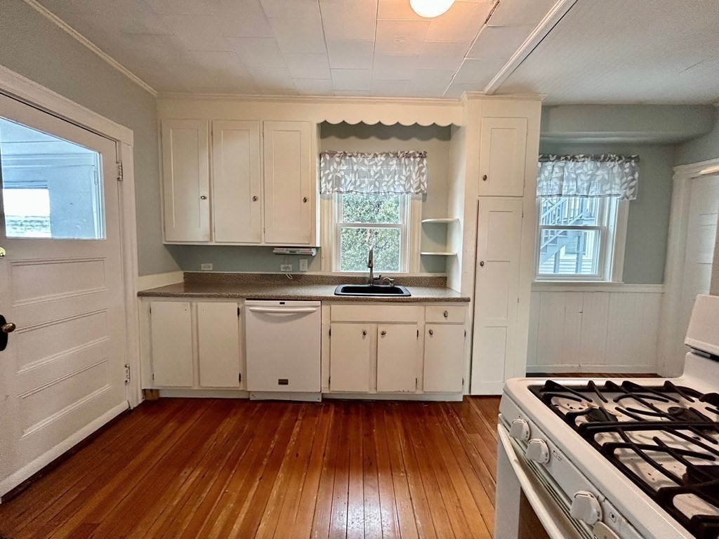 81 Parmenter Road Waltham, MA 02453 - Photo 10 of 19