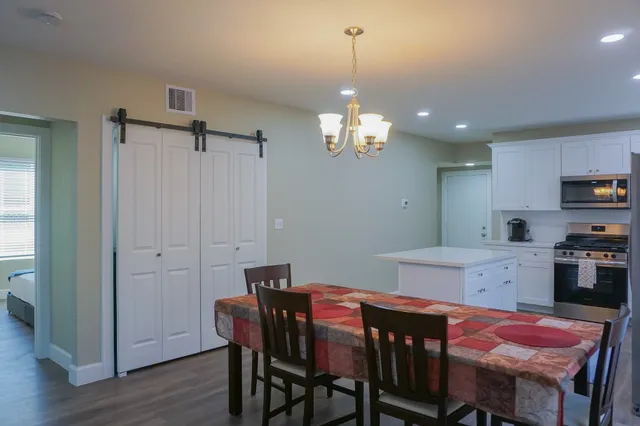 $1,800 | 3703 Market Street, Unit 1, Houston, TX 77020