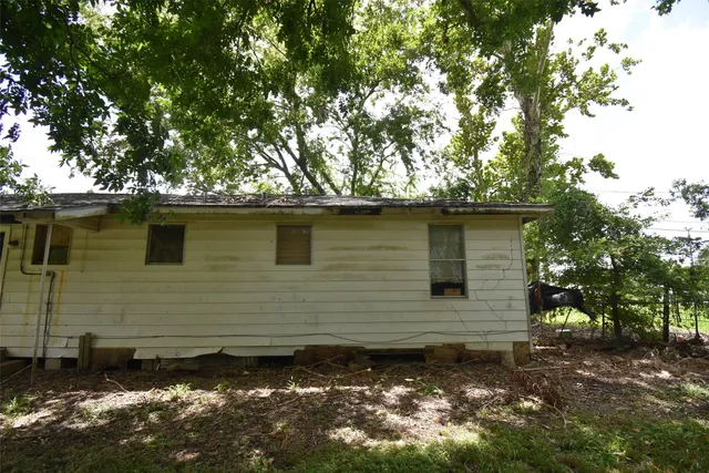a view of a small house and a yard