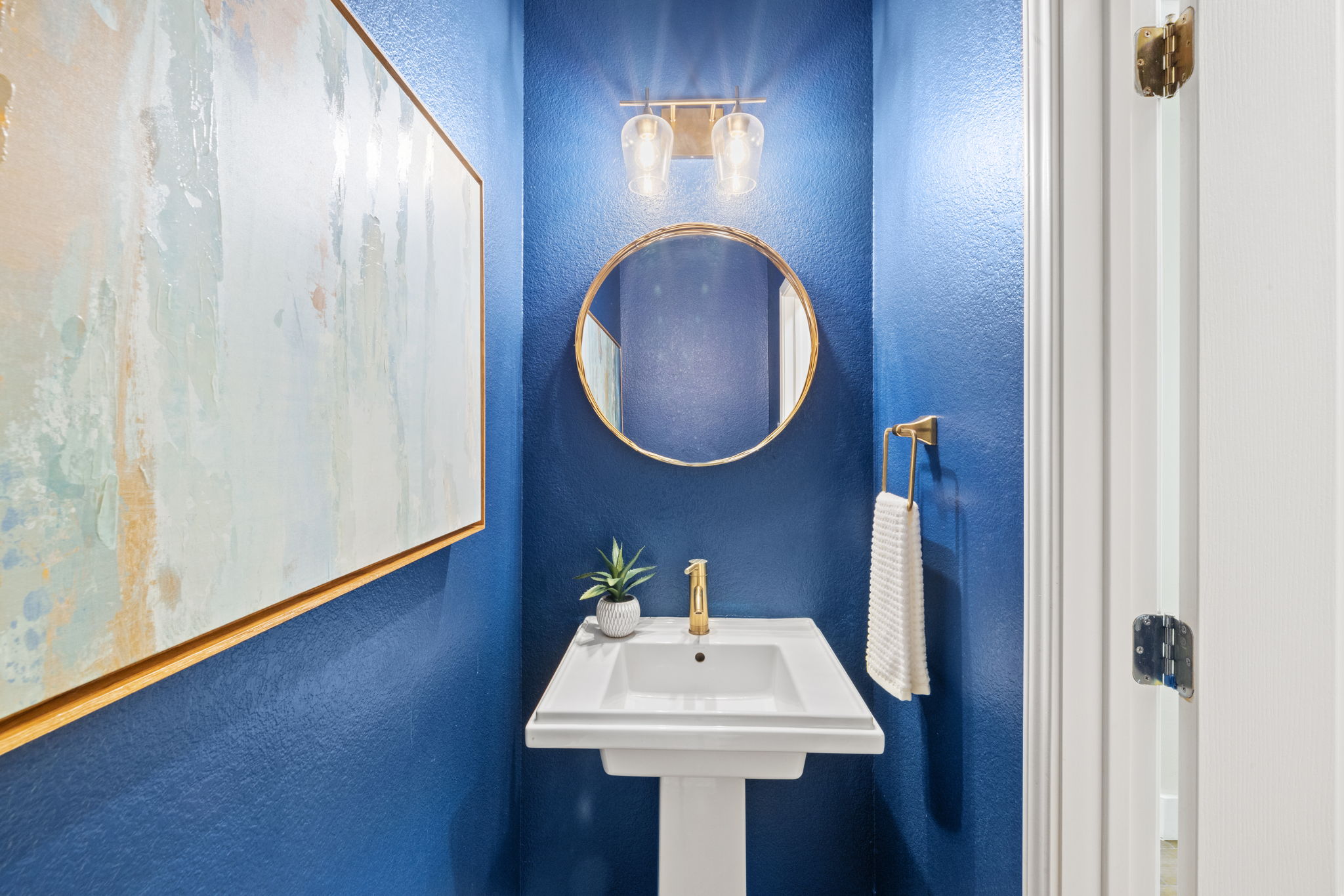 8112 Cobblestone Austin, TX 78735 - Photo 15 of 33 Bathroom featuring a textured wall
