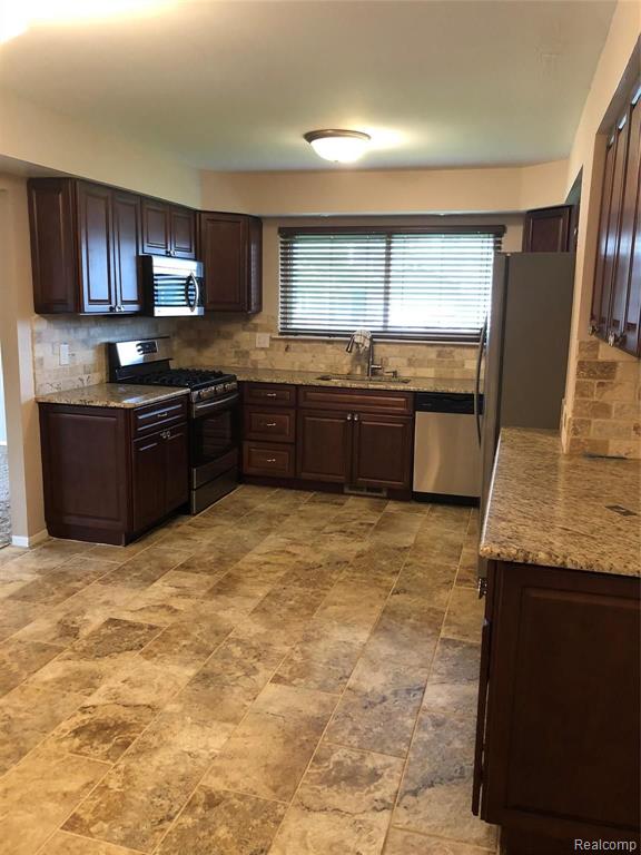 3697 Jennifer Drive Sterling Heights, MI 48310 - Photo 4 of 23