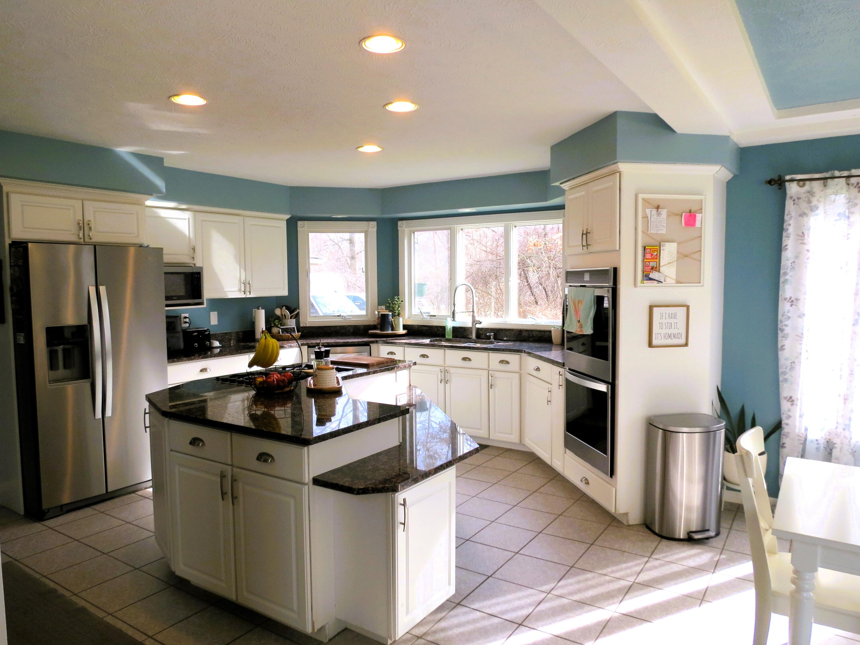 4922 Country Lane Jackson, MI 49201 - Photo 15 of 70 Sun filled kitchen