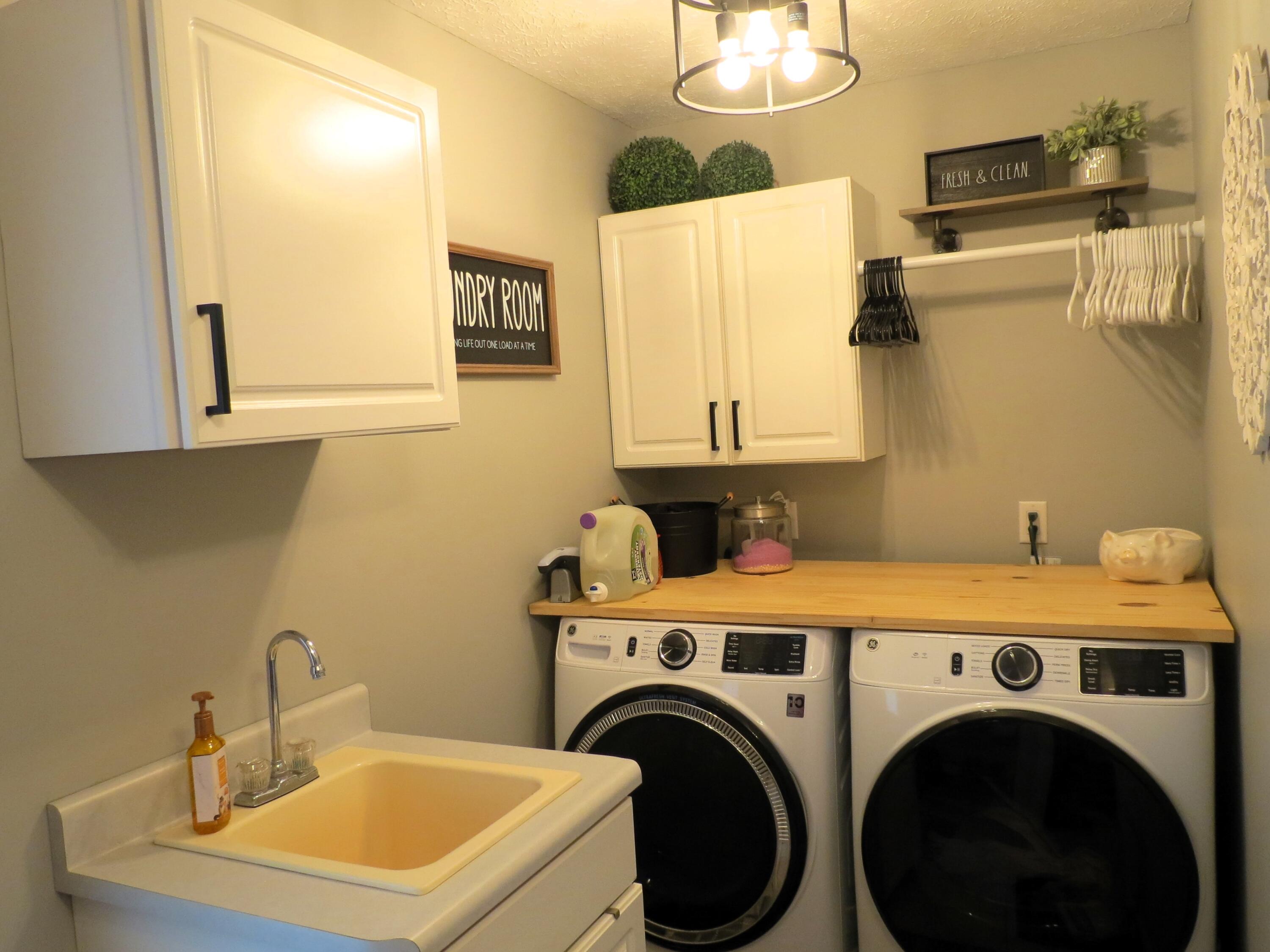 4922 Country Lane Jackson, MI 49201 - Photo 23 of 70 Terrific main floor laundry