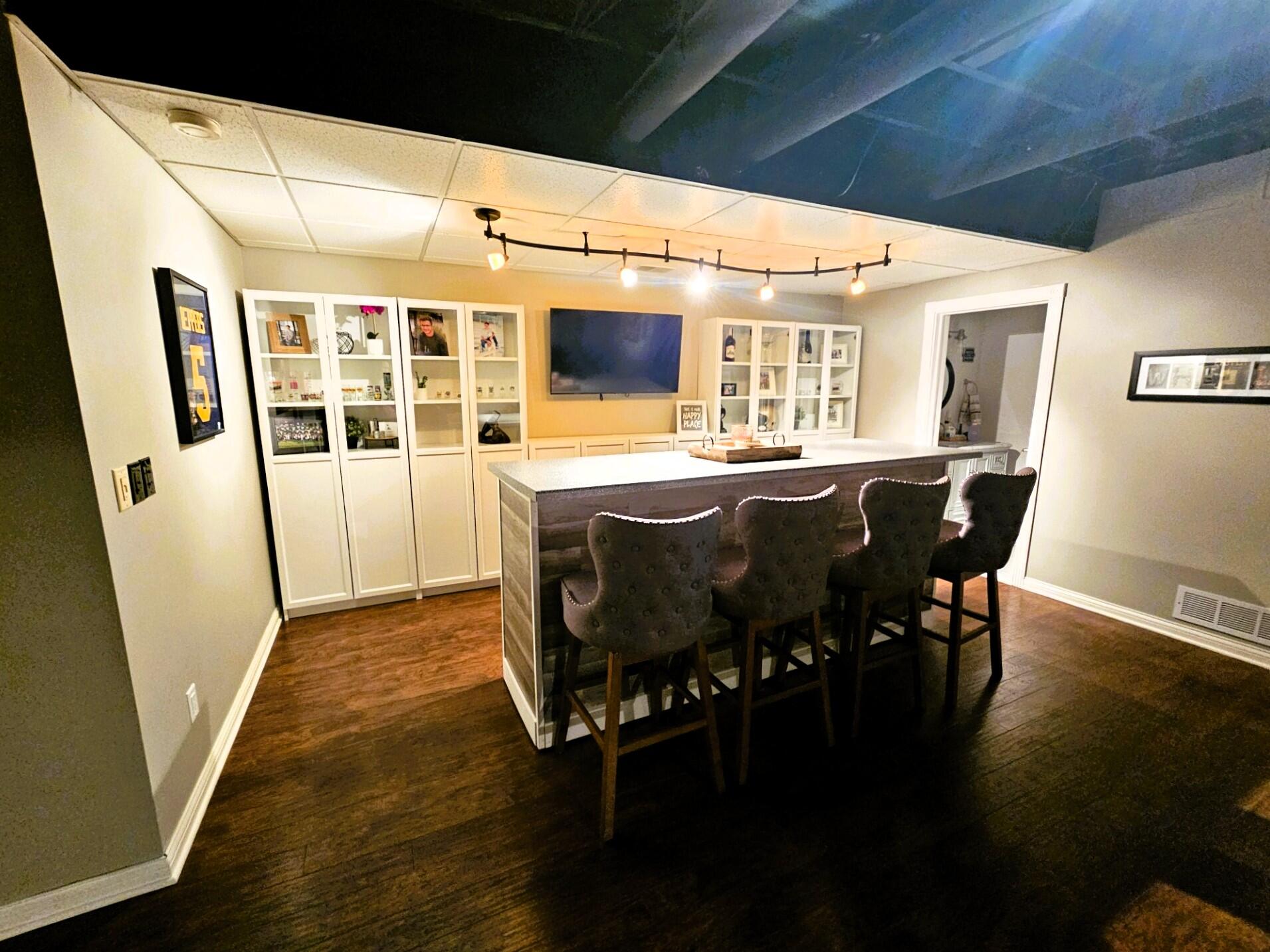 4922 Country Lane Jackson, MI 49201 - Photo 44 of 70 Fabulous built-ins