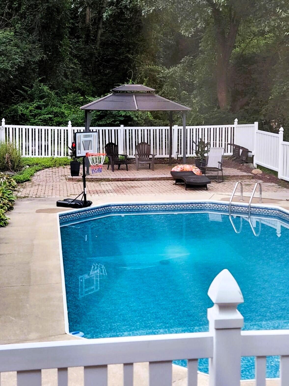 4922 Country Lane Jackson, MI 49201 - Photo 59 of 70 Heated pool