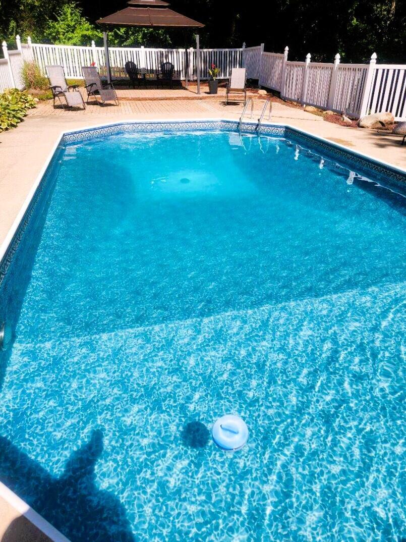4922 Country Lane Jackson, MI 49201 - Photo 60 of 70 Sparkling pool