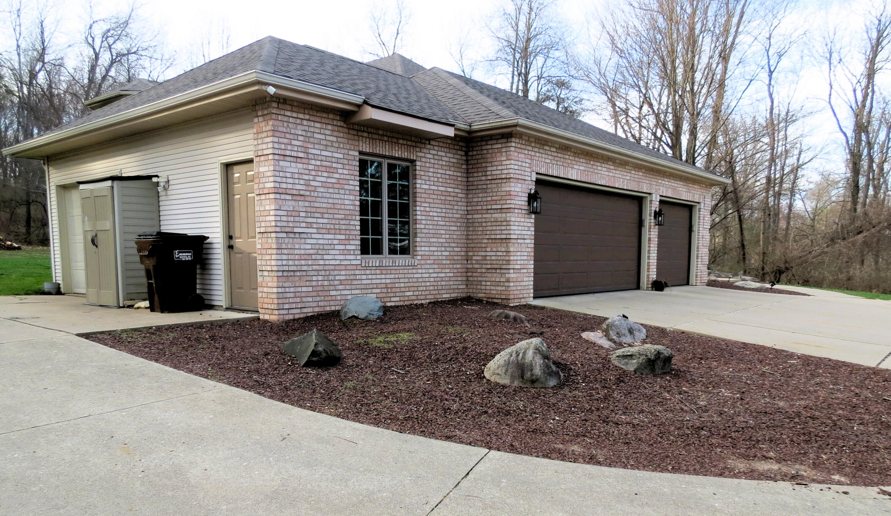4922 Country Lane Jackson, MI 49201 - Photo 64 of 70 4 bay garage