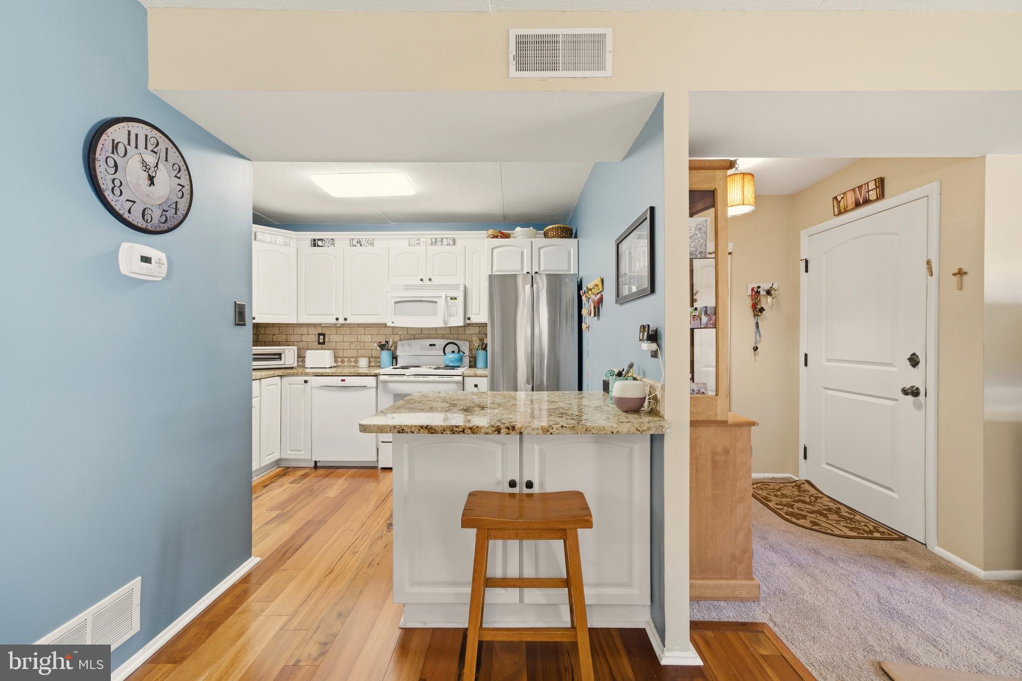 844 Putnam Boulevard, Unit 61A Wallingford, PA 19086 - Photo 13 of 23 a very nice looking room with a large window