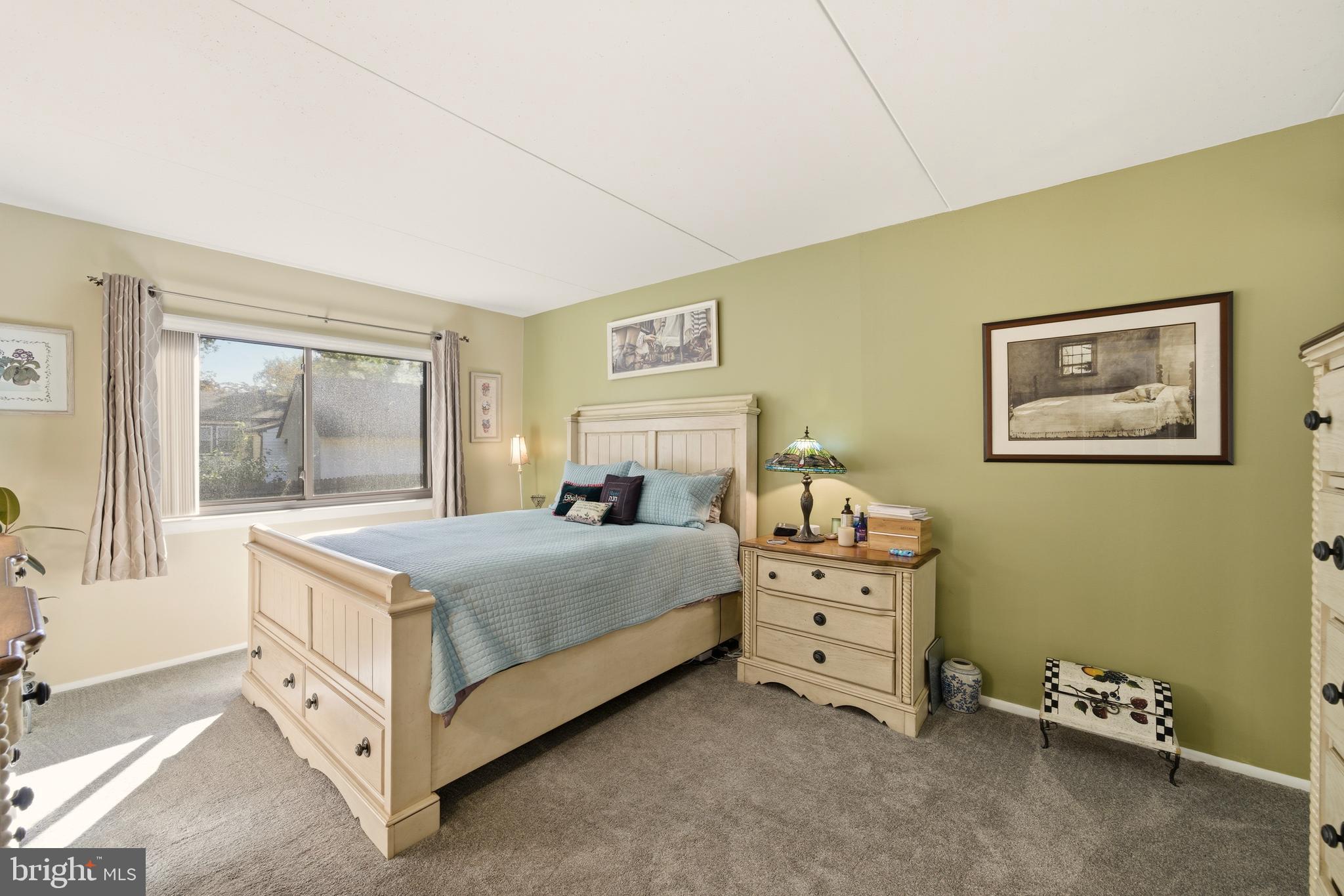 844 Putnam Boulevard, Unit 61A Wallingford, PA 19086 - Photo 18 of 23 a bedroom with a bed and a window