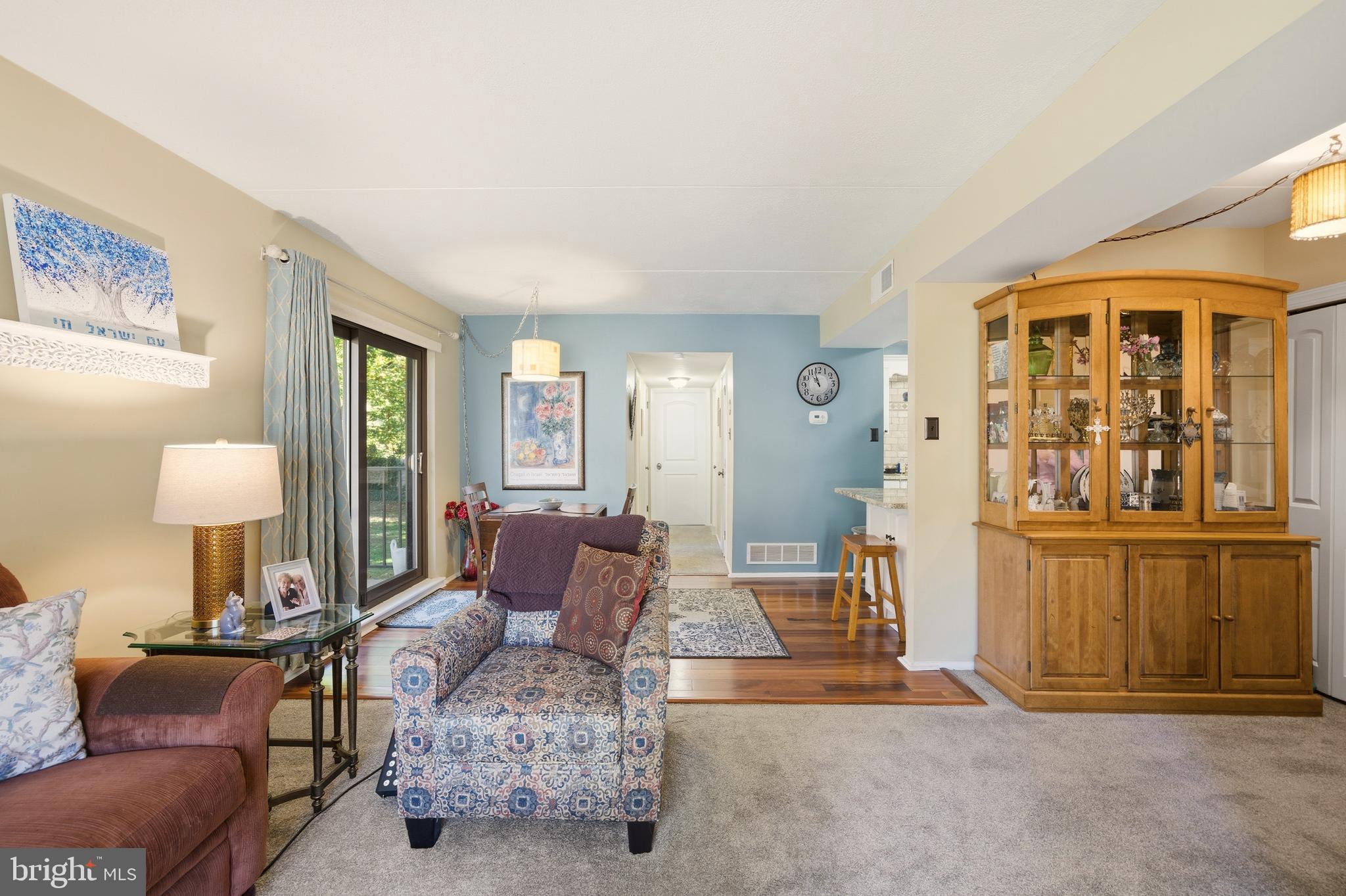 844 Putnam Boulevard, Unit 61A Wallingford, PA 19086 - Photo 9 of 23 a living room with furniture and a large window