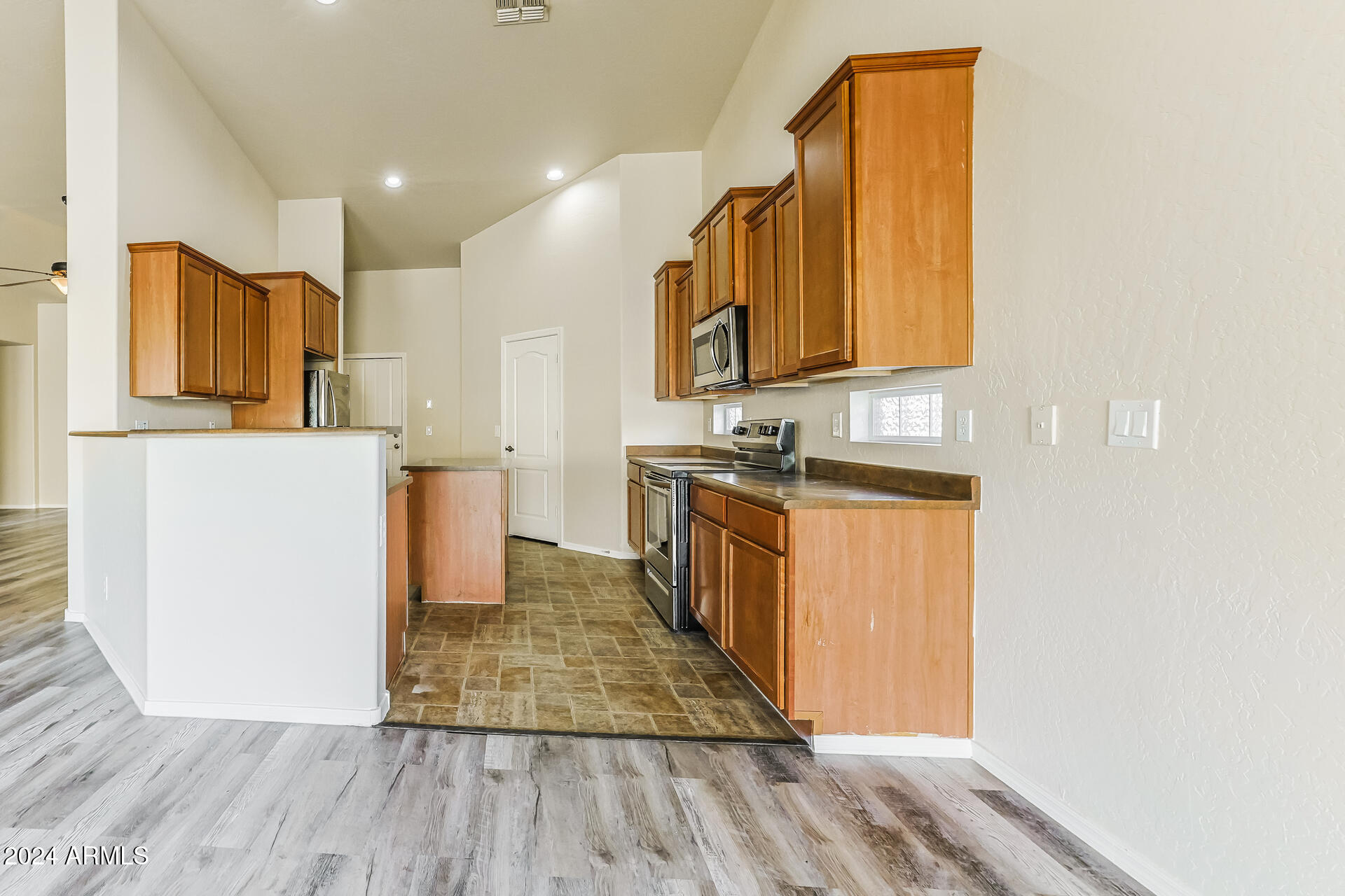 2018 West Carson Road Phoenix, AZ 85041 - Photo 6 of 21 006-photo-dining-room-14125093