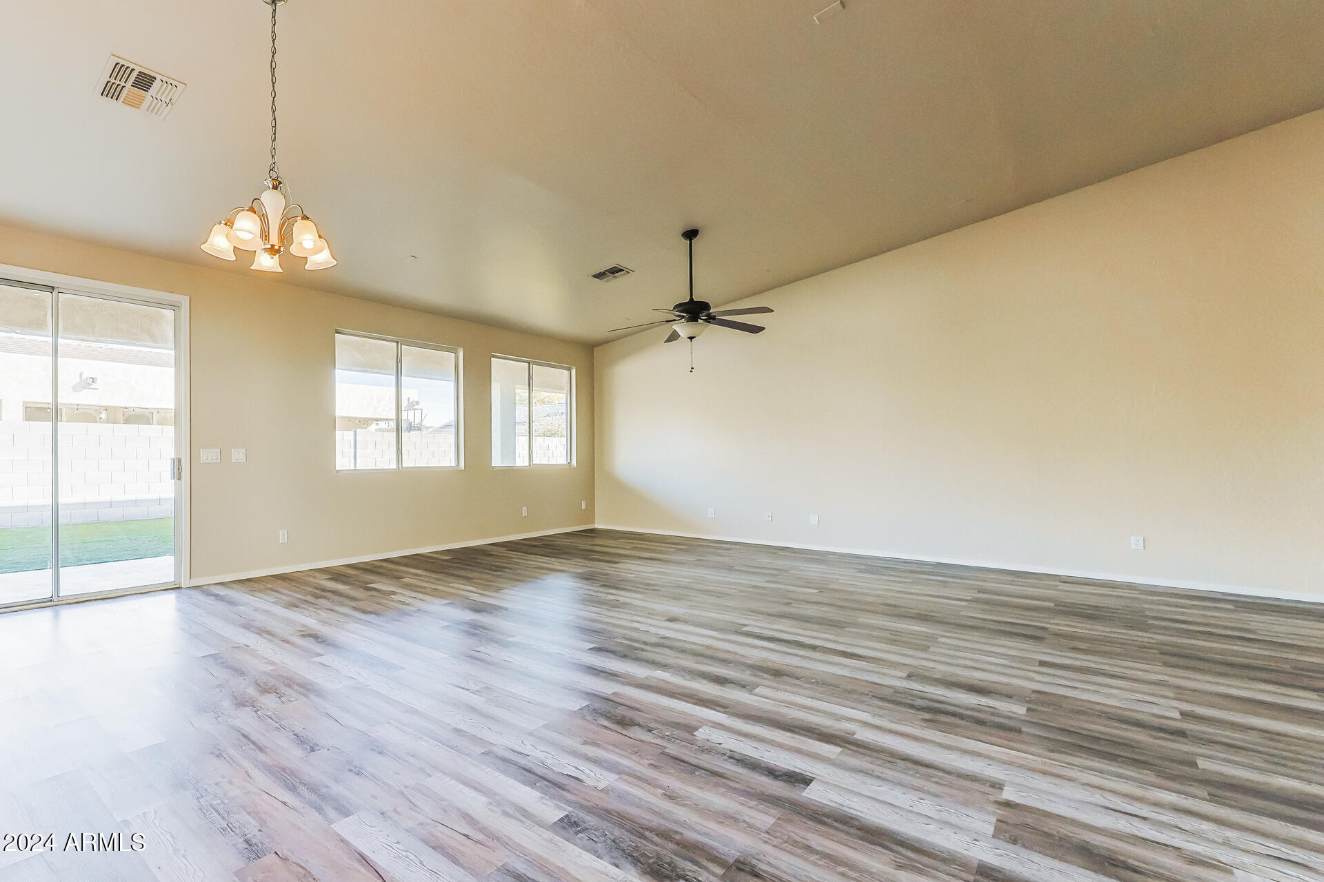 2018 West Carson Road Phoenix, AZ 85041 - Photo 7 of 21 007-photo-dining-room-14125100