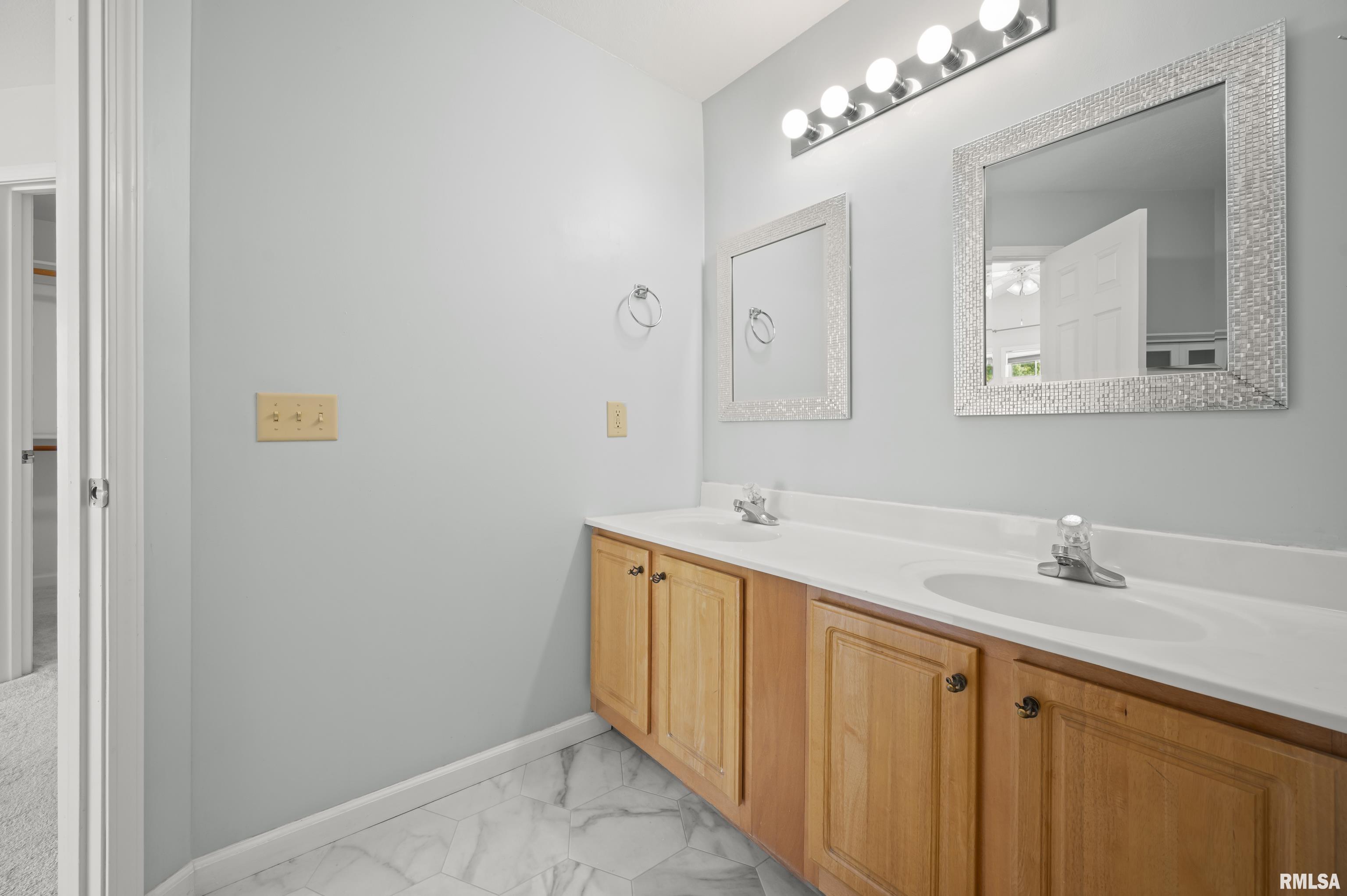 1642 West Geneva Road Peoria, IL 61615 - Photo 19 of 36 Gallery Image 19