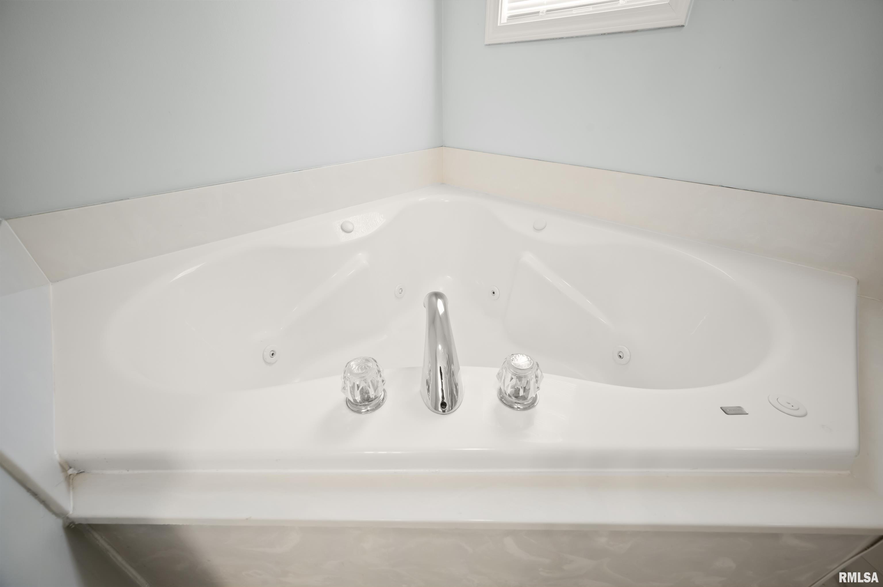 1642 West Geneva Road Peoria, IL 61615 - Photo 20 of 36 Gallery Image 20