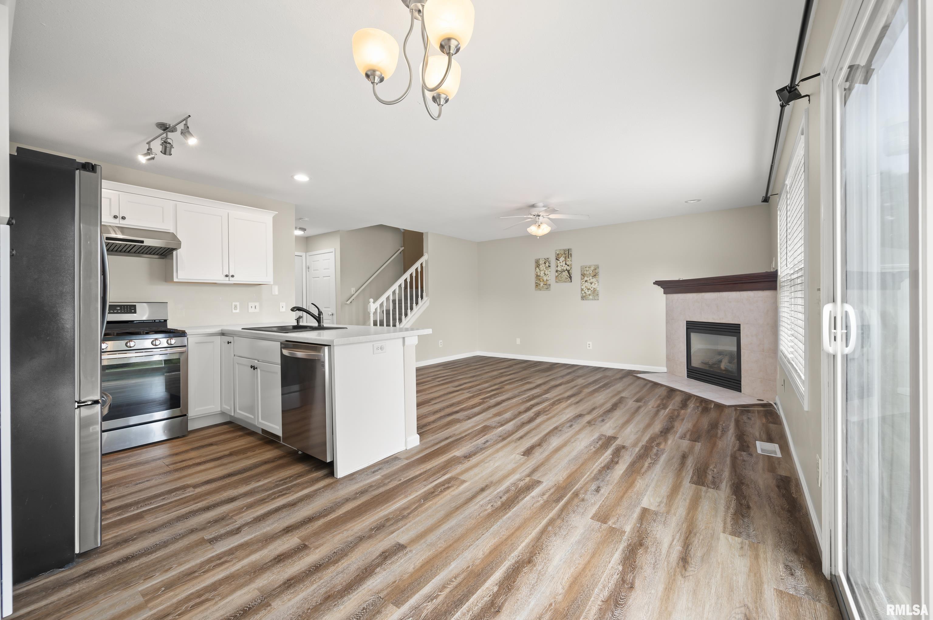 1642 West Geneva Road Peoria, IL 61615 - Photo 9 of 36 Gallery Image 9