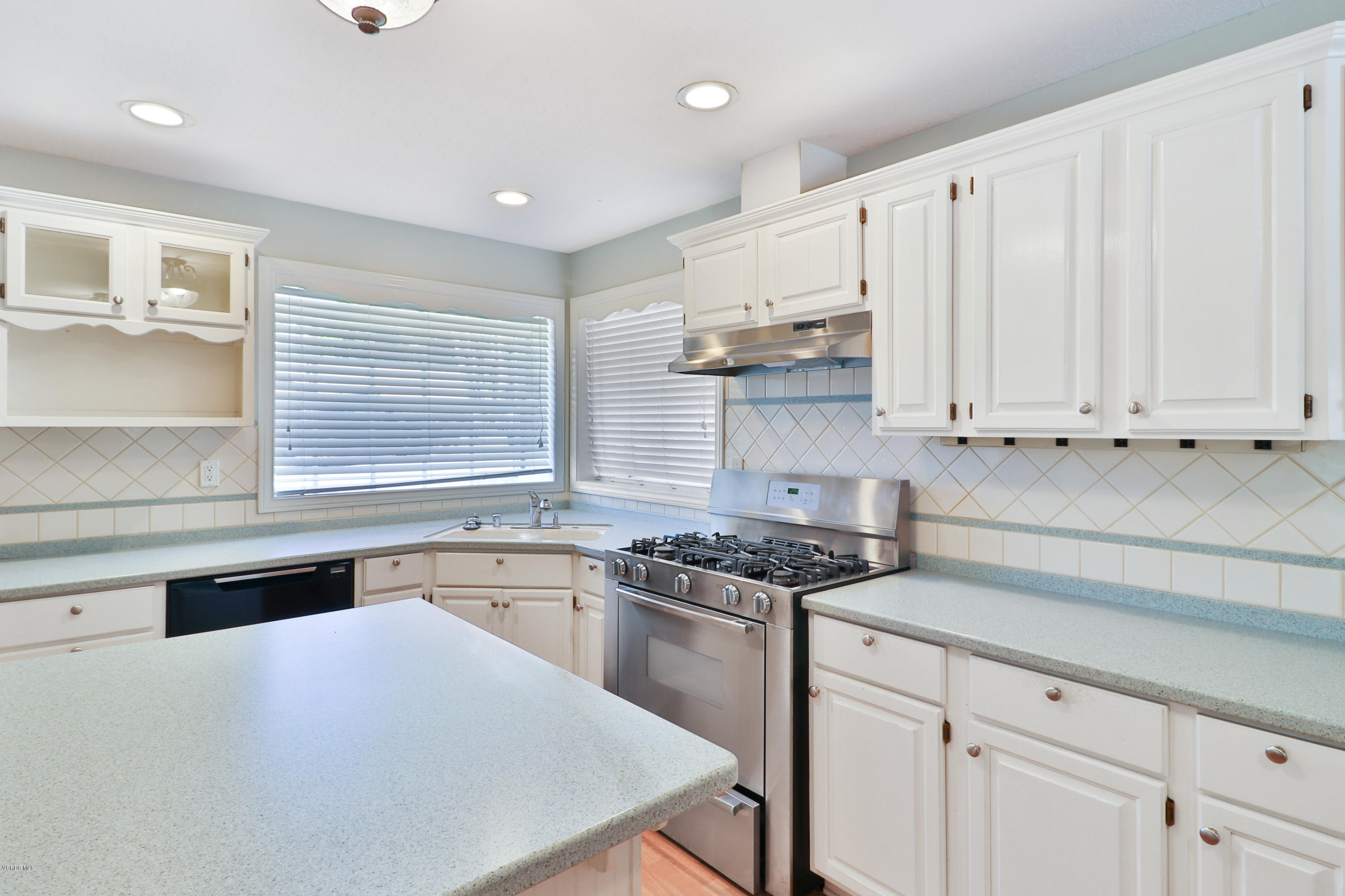 3230 Travis Avenue Simi Valley, CA 93063 - Photo 13 of 41 IMG_1014