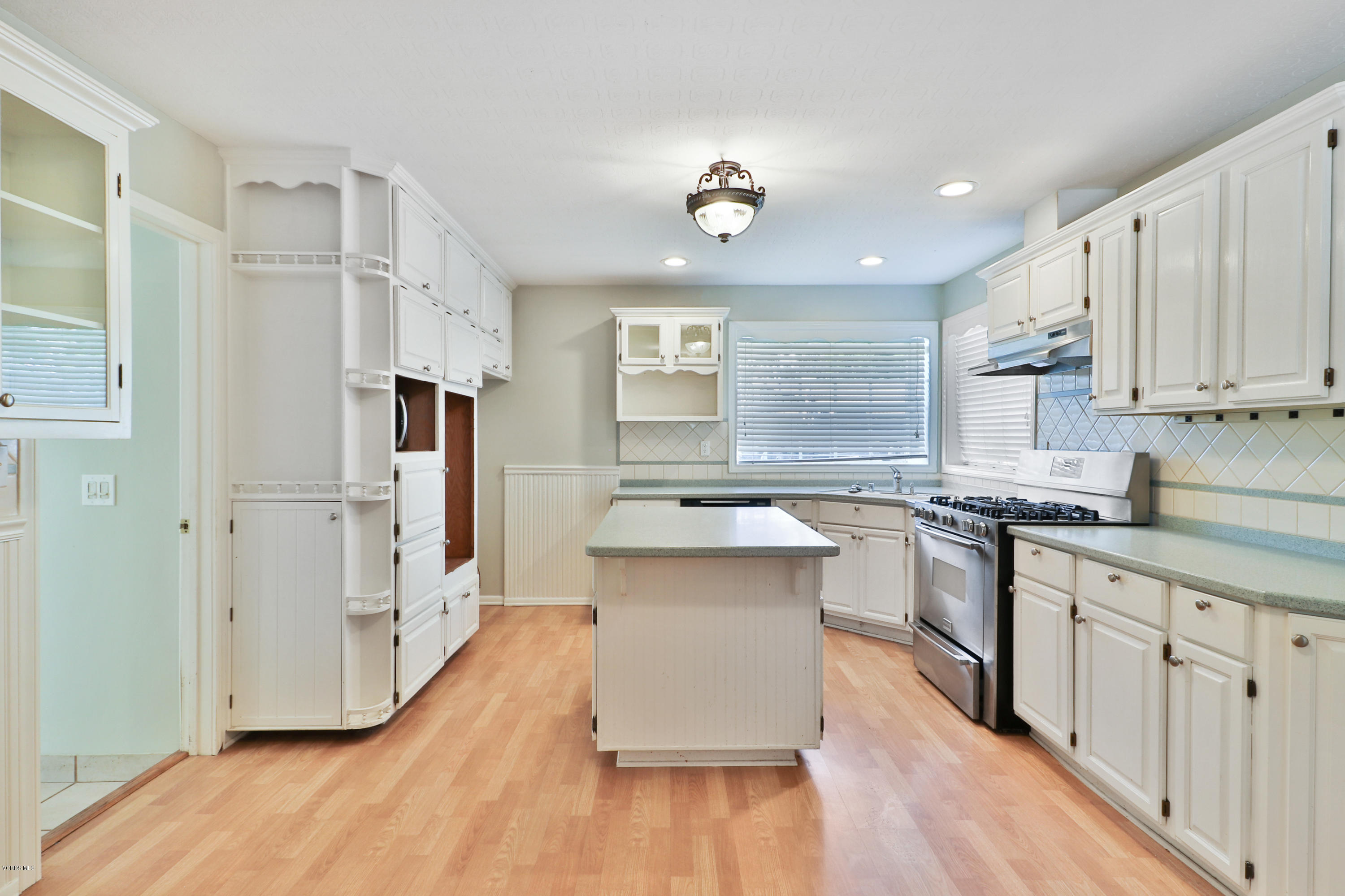 3230 Travis Avenue Simi Valley, CA 93063 - Photo 14 of 41 IMG_1012