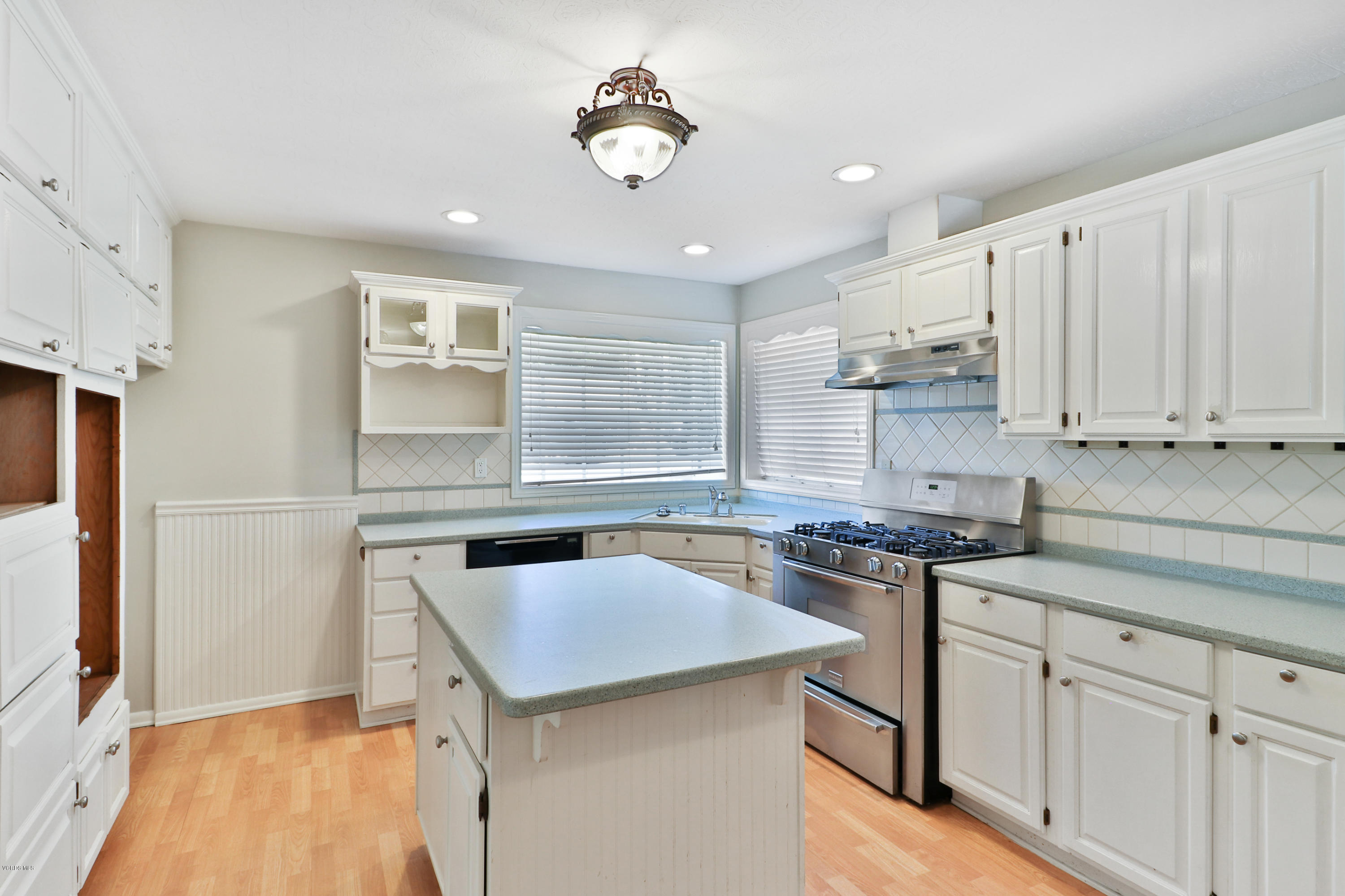 3230 Travis Avenue Simi Valley, CA 93063 - Photo 15 of 41 IMG_1013