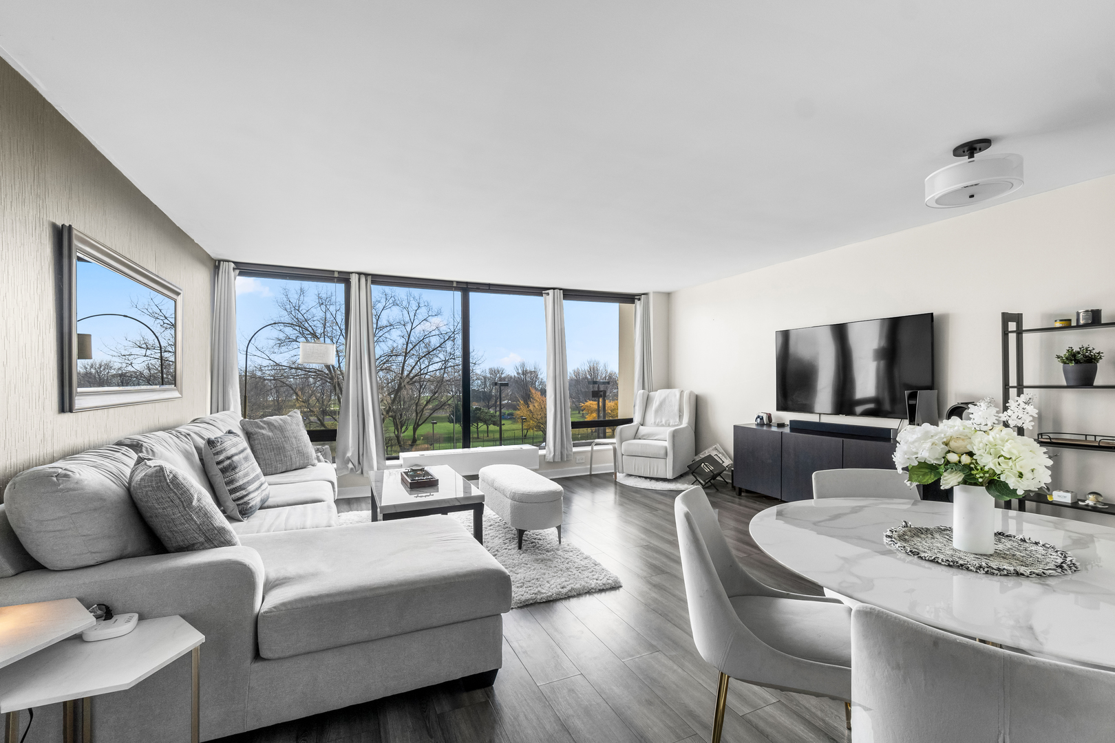 5445 North Sheridan Road, Unit 504 Chicago, IL 60640 - Photo 3 of 14 Gallery Image 3