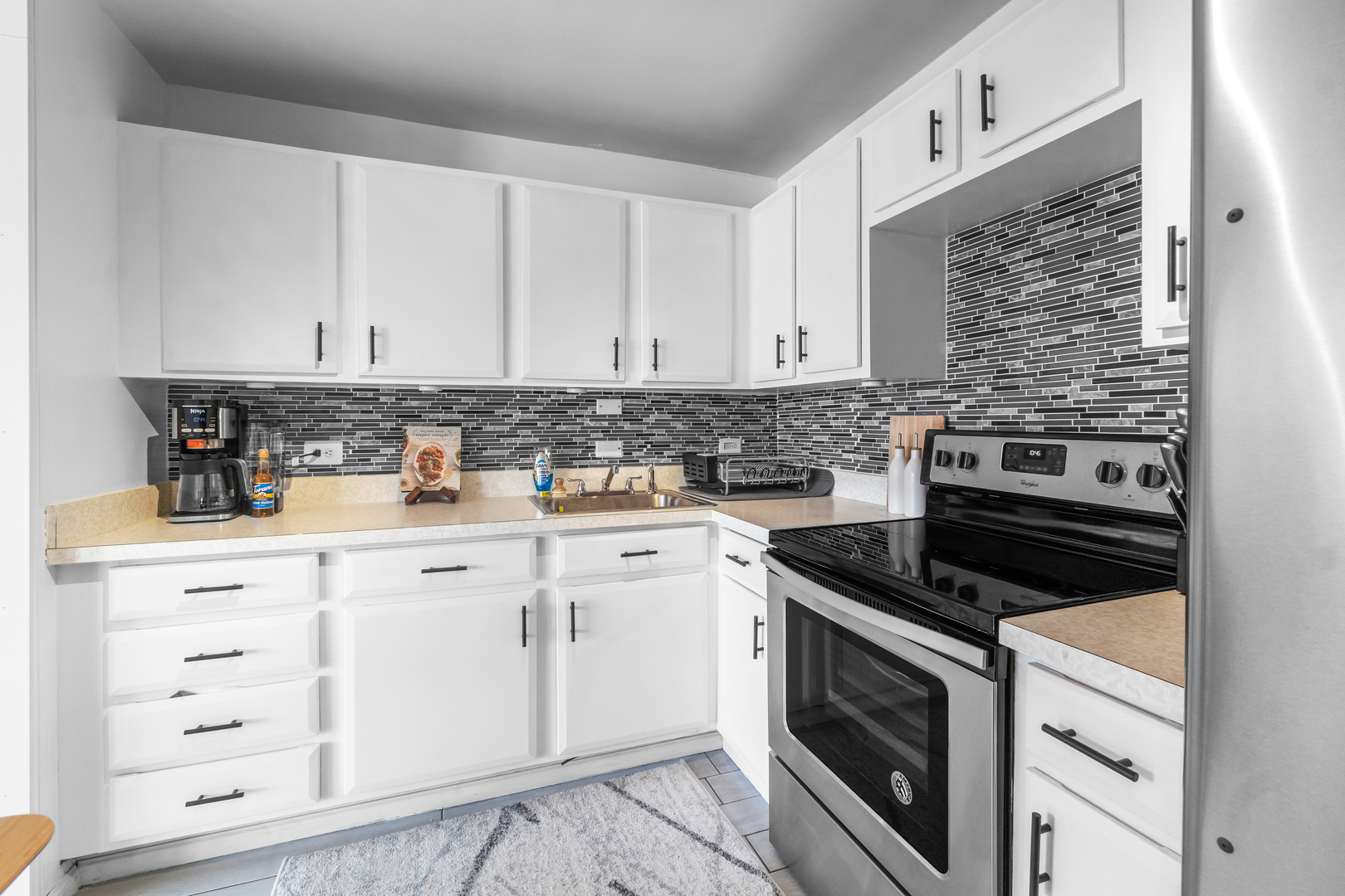 5445 North Sheridan Road, Unit 504 Chicago, IL 60640 - Photo 6 of 14 Gallery Image 6