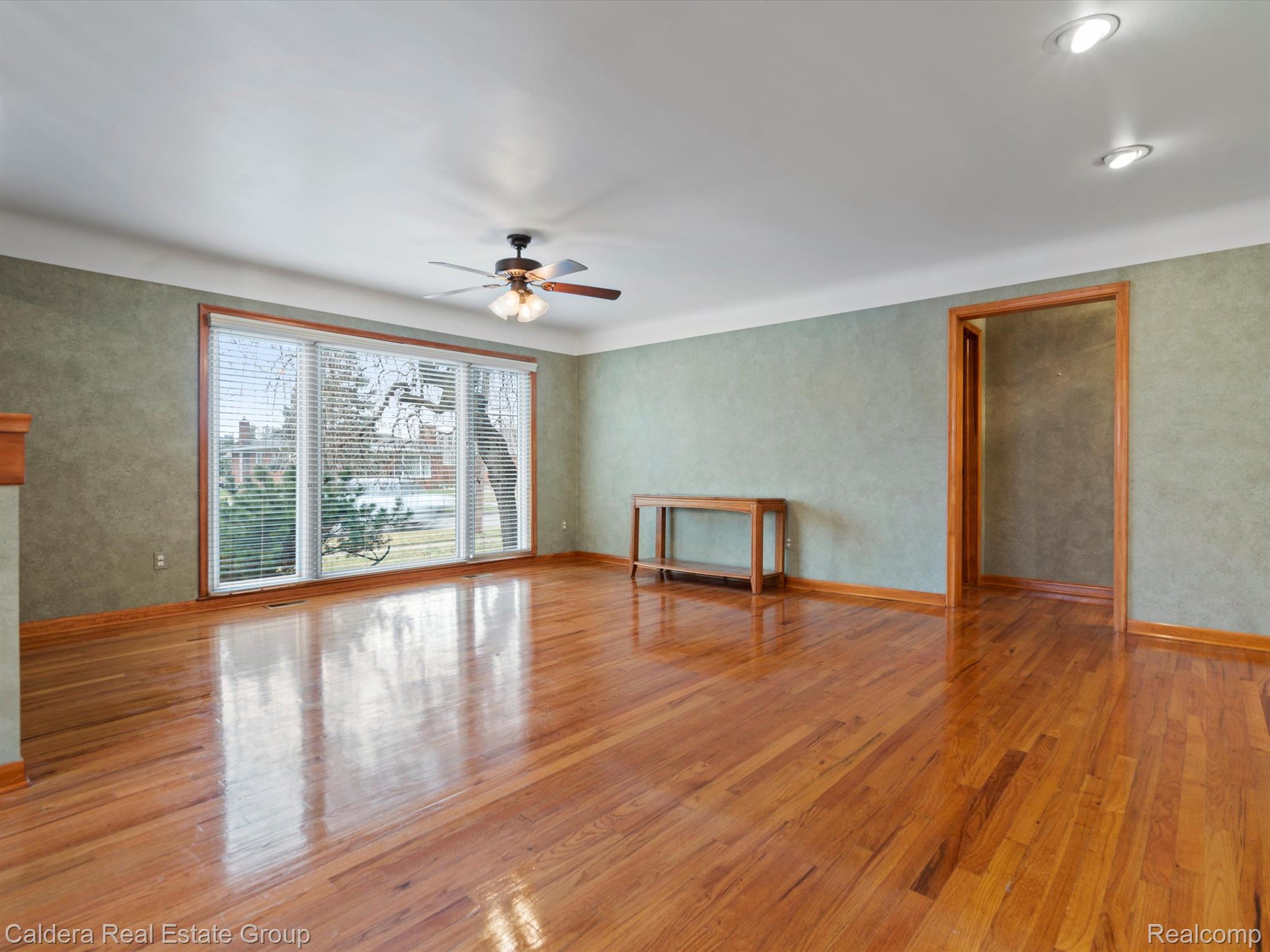 27936 Jean Road Warren, MI 48093 - Photo 4 of 22 Gallery Image 4