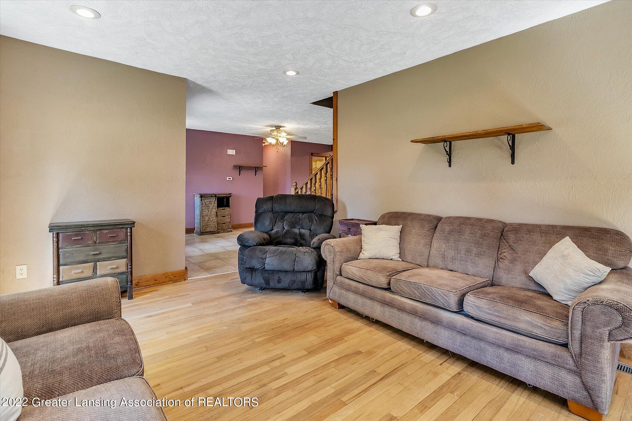 8396 Church Road St. Johns, MI 48879 - Photo 10 of 28 10-8396-W-Church-Rd-St-WindowStill-Real-