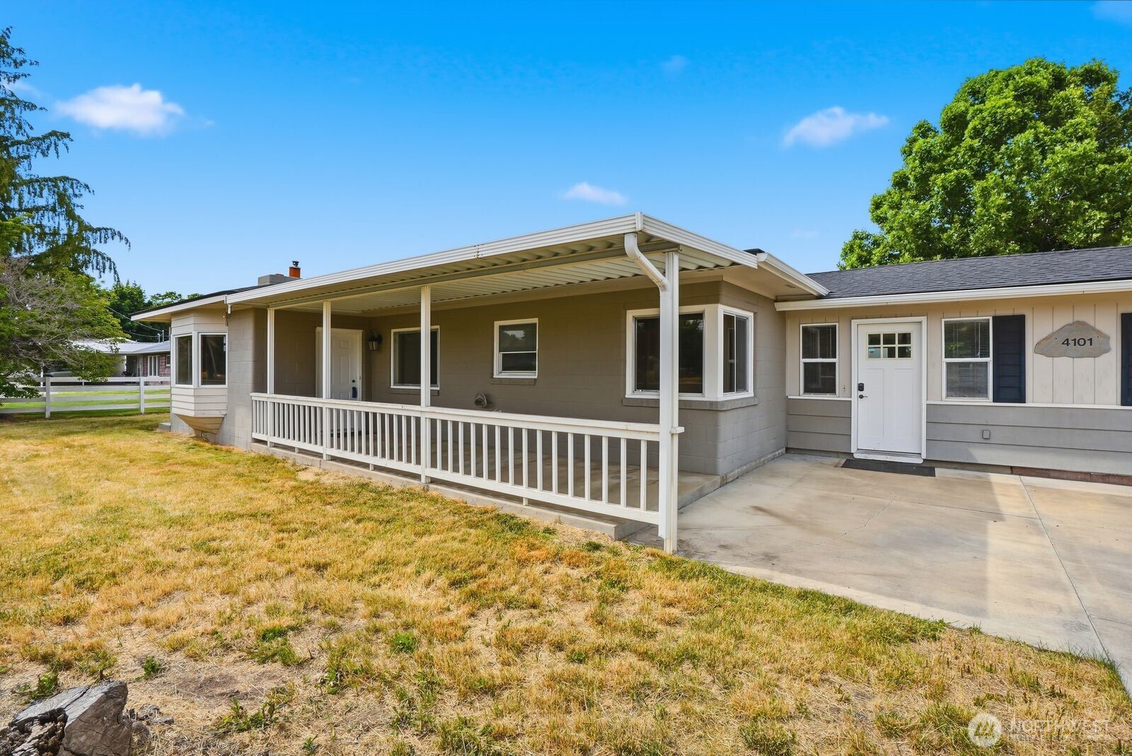4101 Ahtanum Road Yakima, WA 98903 - Photo 3 of 38