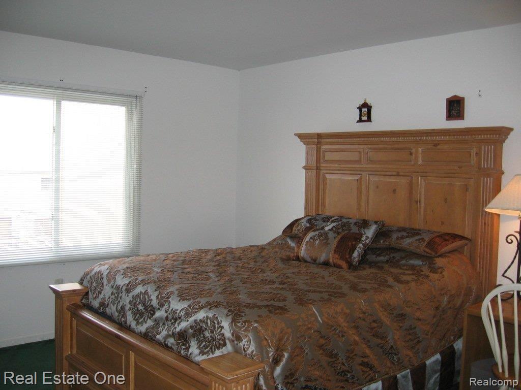 2195 Crystal Drive, Unit 17 Rochester, MI 48309 - Photo 8 of 13 Guest Room