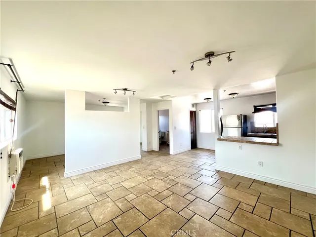 $1,999 | 5253 3/4 Denny Avenue, North Hollywood, CA 91601