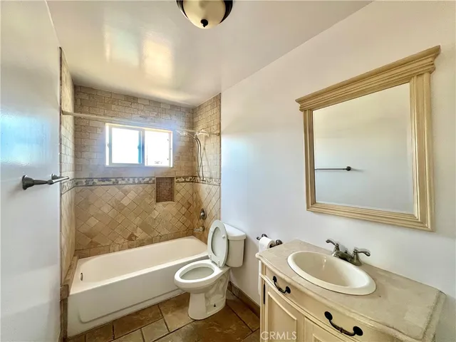 $1,999 | 5253 3/4 Denny Avenue, North Hollywood, CA 91601