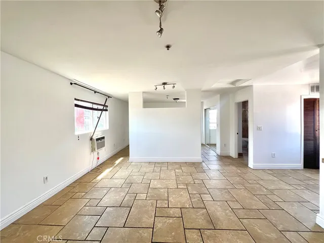 $1,999 | 5253 3/4 Denny Avenue, North Hollywood, CA 91601