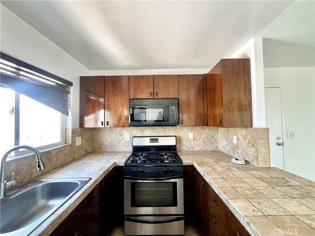 $1,999 | 5253 3/4 Denny Avenue, North Hollywood, CA 91601