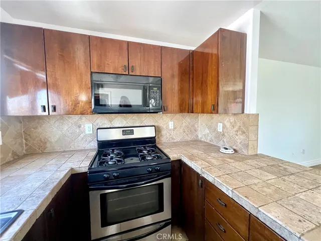 $1,999 | 5253 3/4 Denny Avenue, North Hollywood, CA 91601