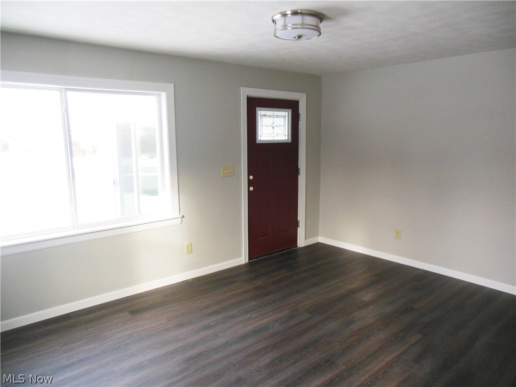6616 Swetland Road Madison, OH 44057 - Photo 3 of 14 Living Room