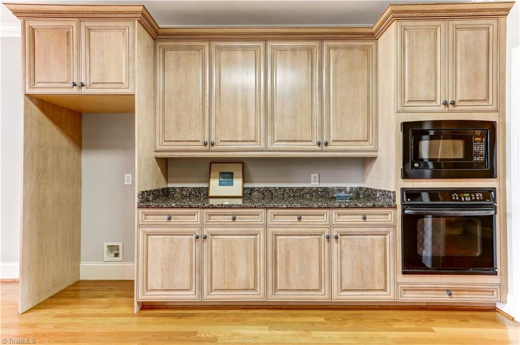 5803 Scarlett Court Oak Ridge, NC 27310 - Photo 11 of 30 Kitchen