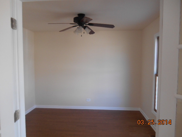 9 Edgewood Road Vernon Hills, IL 60061 - Photo 3 of 13 a view of a small space