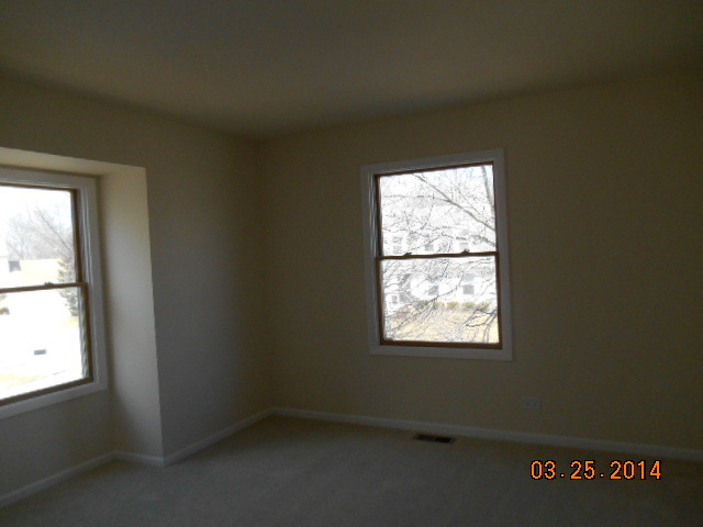 9 Edgewood Road Vernon Hills, IL 60061 - Photo 9 of 13 an empty room with a window