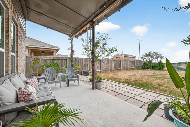 a view of garden with patio