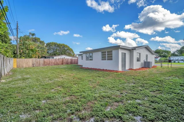 a view of a backyard with green space
