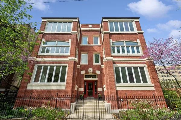 $849,000 | 916 West Carmen Avenue, Unit 1W, Chicago, IL 60640