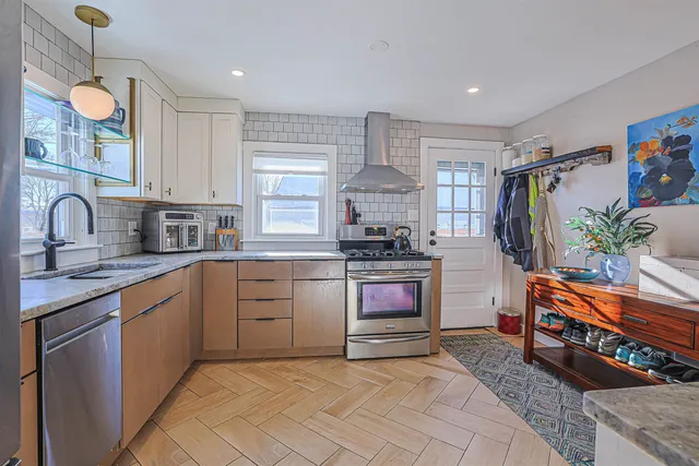 $479,900 | 7 Mt Vernon Street, Nashua, NH 03064