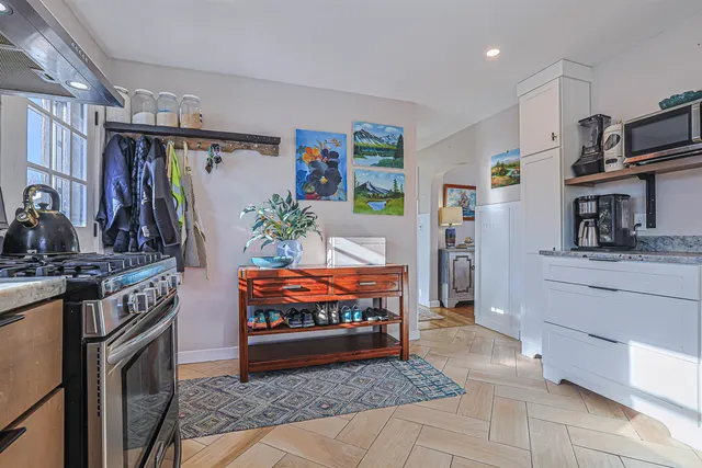 $479,900 | 7 Mt Vernon Street, Nashua, NH 03064