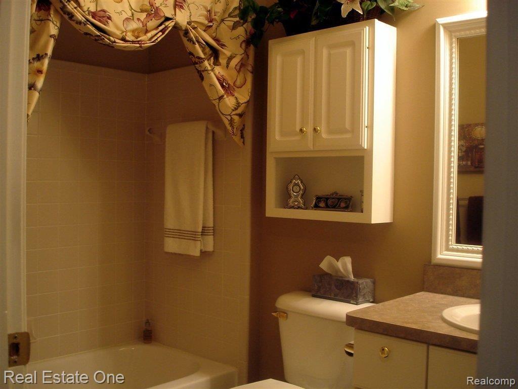 959 Churchill Circle, Unit 70 Rochester, MI 48307 - Photo 12 of 17 churchilld circle 012.jpg