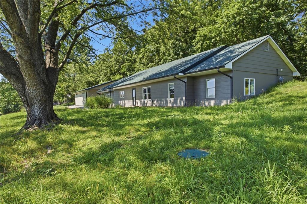 2246 Northeast State Route Butler, MO 64730 - Photo 2 of 31